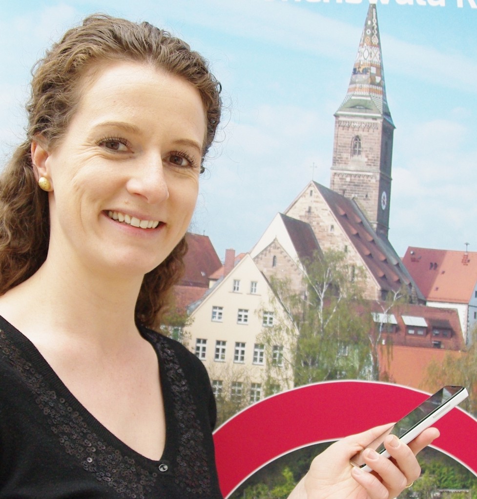 Heidi Dücker von der Wolframs-Eschenbacher Stadtverwaltung präsentiert die Juli-Termine
