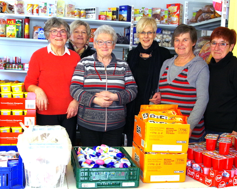 Lydia Mägerlein (Vierte von links) und die Frauen der "Speis" sind in verdienstvoller Weise tätig.